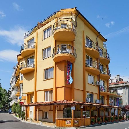 Peneka Hotel ポモリエ エクステリア 写真